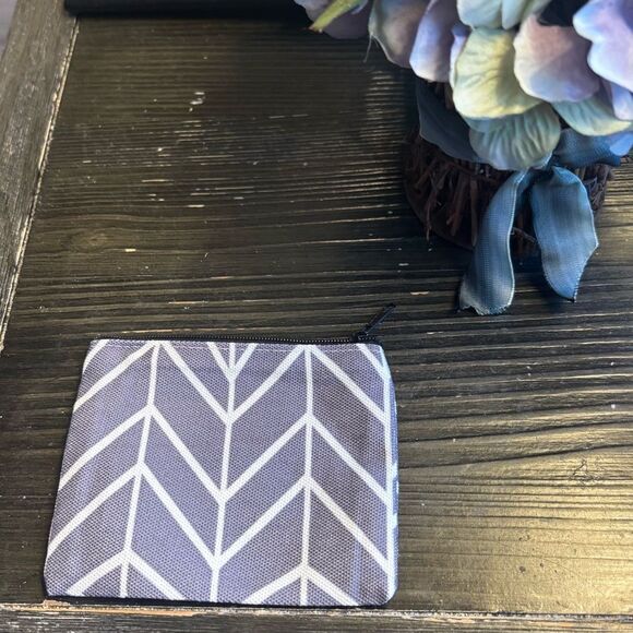 NEW Gray Chevron Small Canvas Coin Purse Cute Change Purse Zipper Mini Coin Pouc - Picture 2 of 2